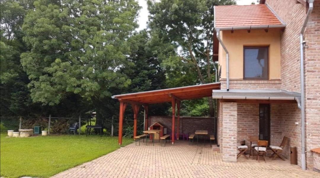 Niki Apartman Gyula Luaran gambar