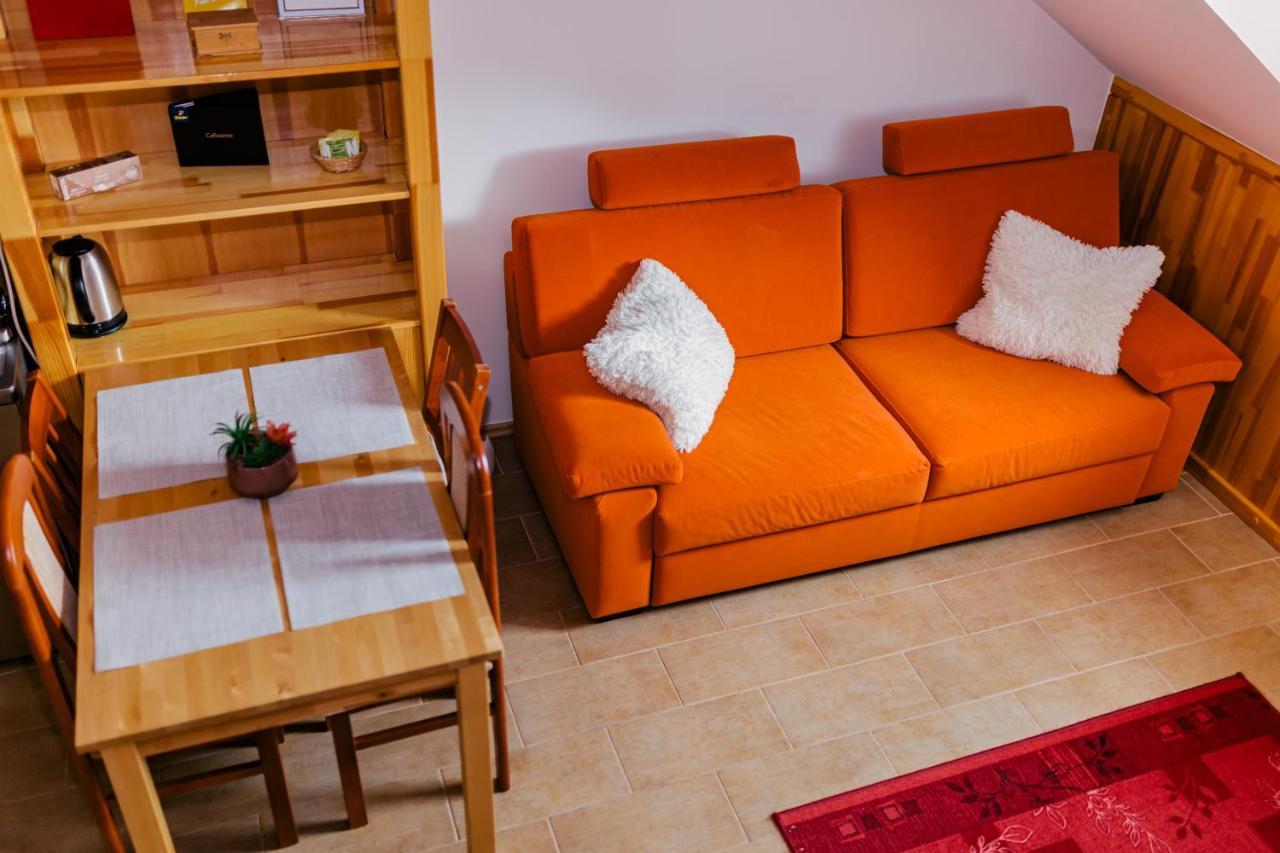 Niki Apartman Gyula Luaran gambar